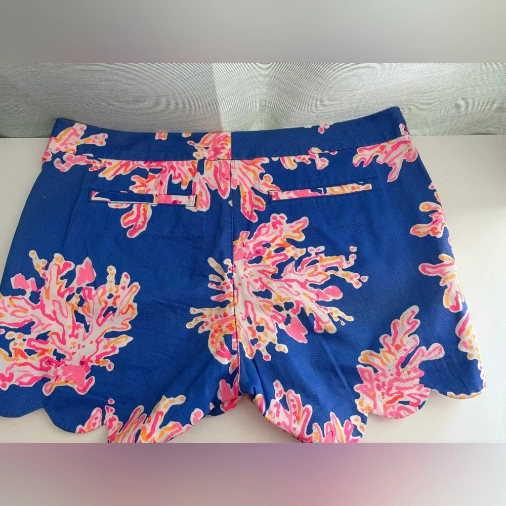 Lilly Pulitzer sz 8 blue Buttercup shorts scalloped hem coral design 5” mid-rise - Picture 4 of 7